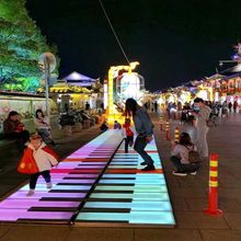 LED地板脚踩钢琴键钢琴感应地砖灯网红楼梯踏步音乐互动发光地面