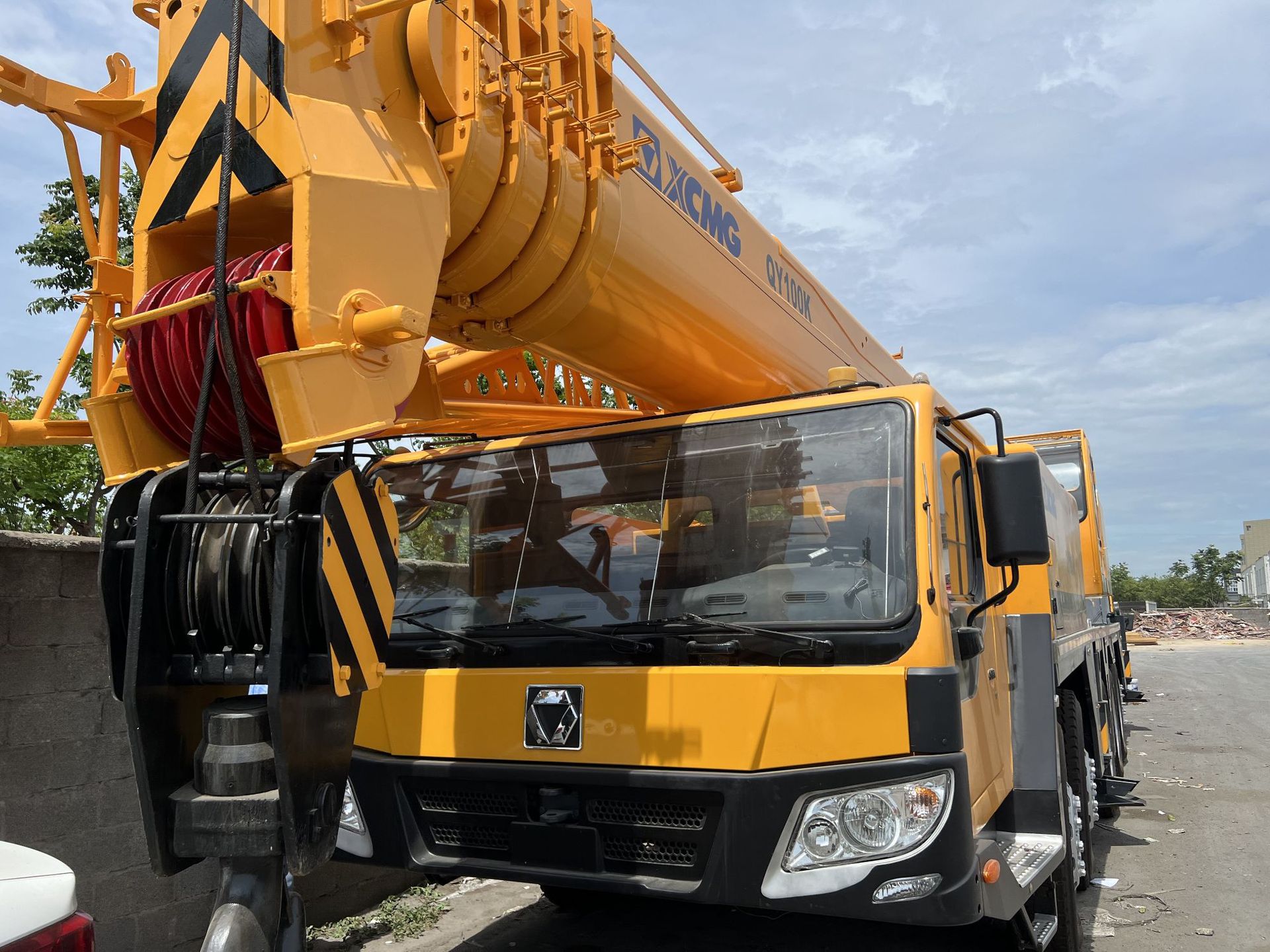 外贸出口徐工xcmg100k汽车吊,上海现货25,70,100k随车吊