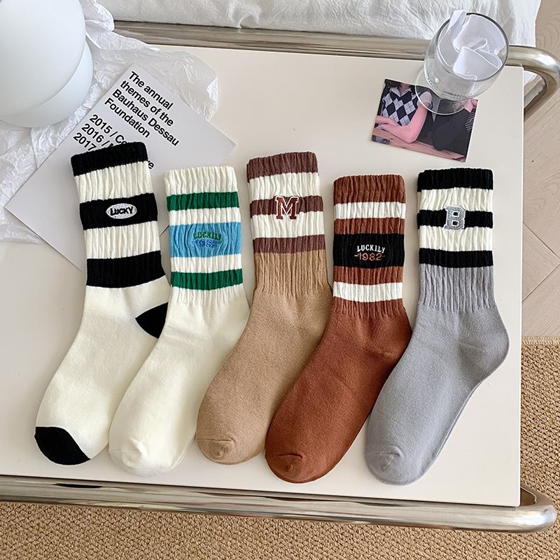 甜酷少女条纹袜子女中筒袜2023秋季新棉运动防臭ins潮长袜宽条