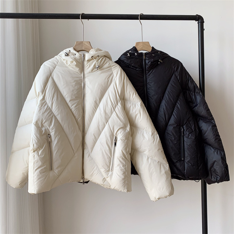 出日单订单荱巴本东立面料廓形短款连帽衍缝90白鸭绒羽绒服d12514