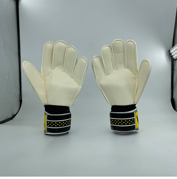 足球守门员手套比赛专业成人护指装备防滑训练耐磨乳胶足球手套