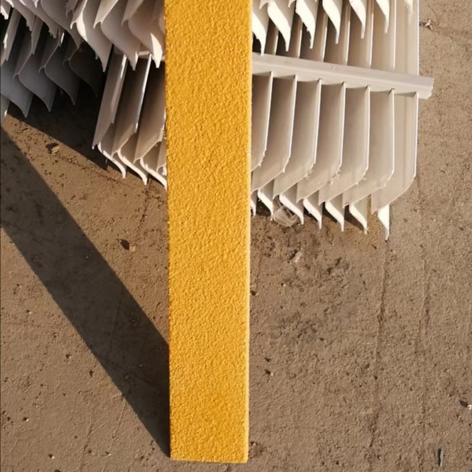 厂家定制玻璃钢防滑条楼梯防滑踏步板frp钩子板