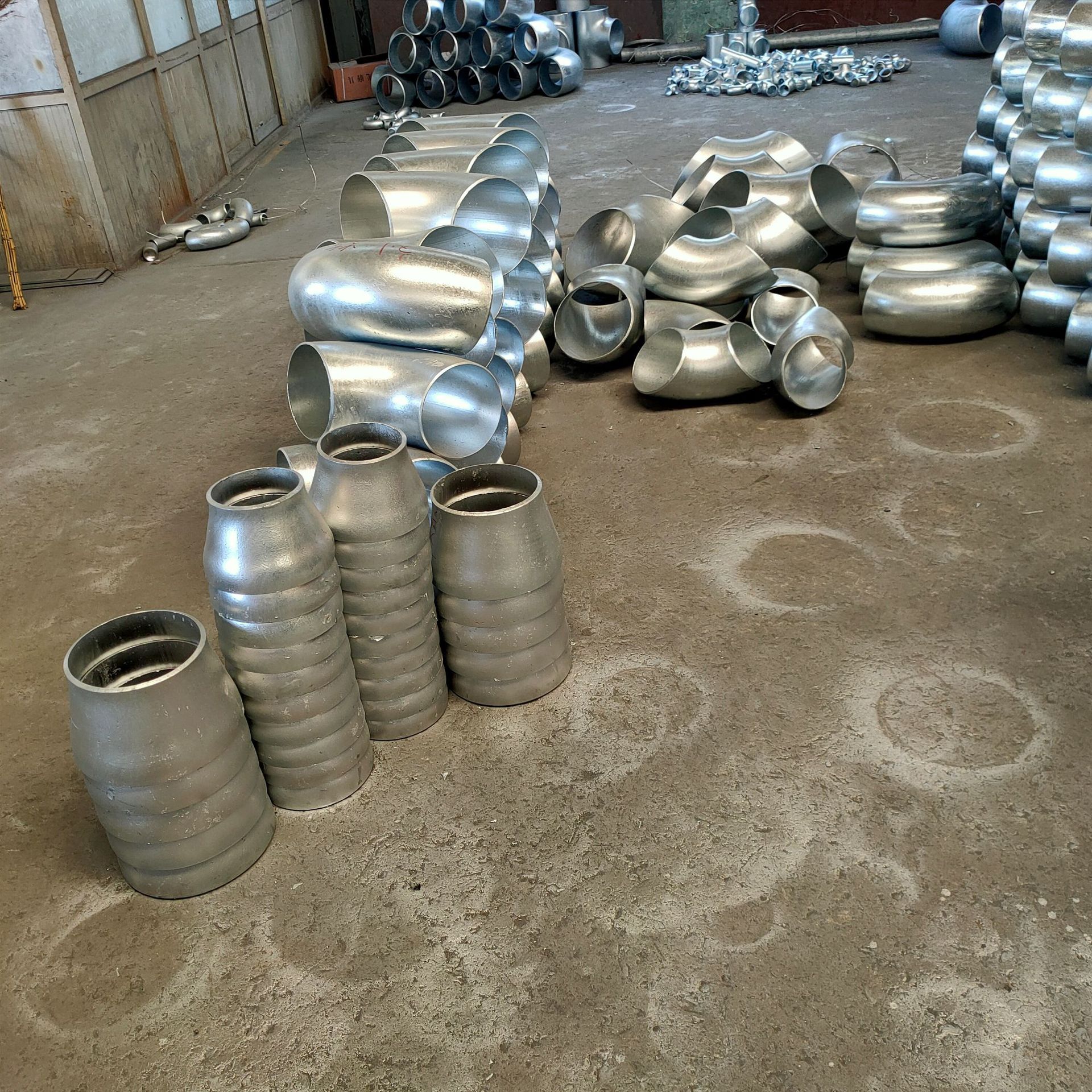 镀锌管件热镀锌弯头 碳钢镀锌三通异径管 镀锌平焊法兰封头管帽