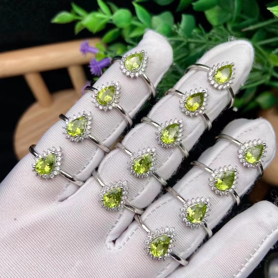 天然切角橄榄石戒指水滴形活口可调节白铜镀银保色锆石彩宝首饰女