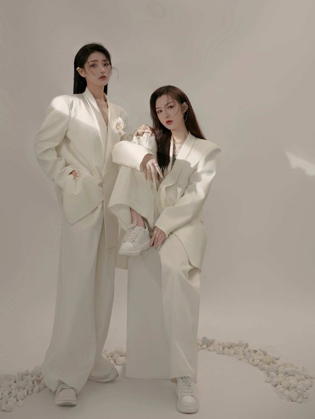 影楼展会新款闺蜜写真摄影服装港风时尚霸气西装款姐妹装拍摄服饰