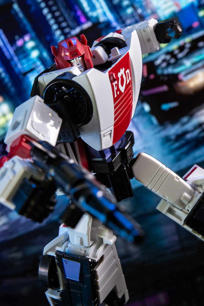 奥意h6002-9c变形玩具金刚星际系列星际火横炮警视厅汽车机器人