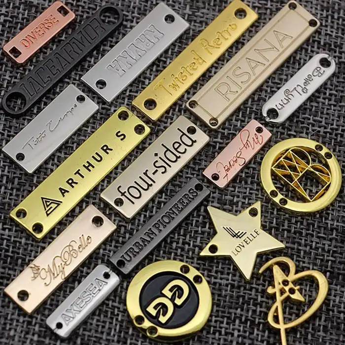 锌合金打孔金属标牌服装帽子金属 logo标牌制作腐蚀合金标牌