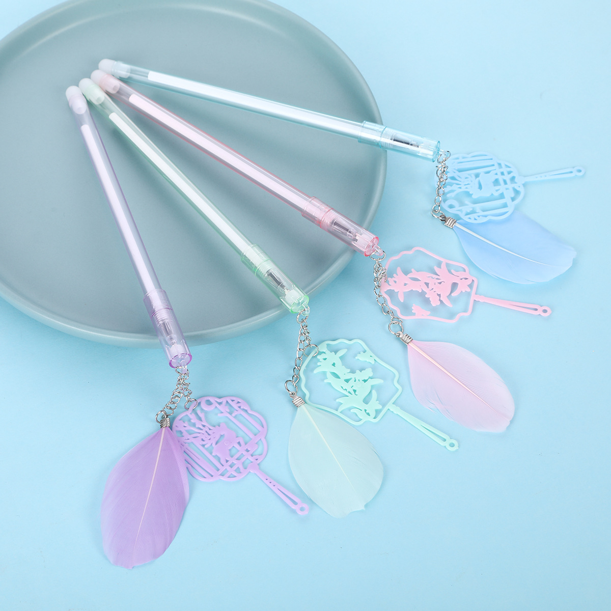 厂家批发创意小清新羽毛吊坠魔易擦可擦中性笔学生个性挂件签字笔