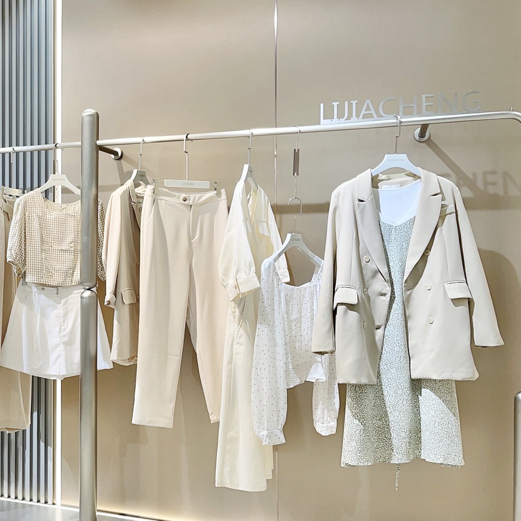 女装品牌折扣禾等helen moda直播分份货源 两三事专柜撤柜渠道