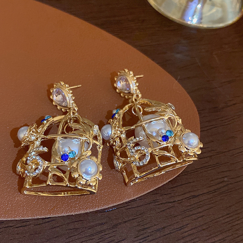 French Retro Metallic Rhinestone Pearl Flower Love Heart Earrings Baroque Elegant Ear Studs Light Luxury Earrings Wholesale