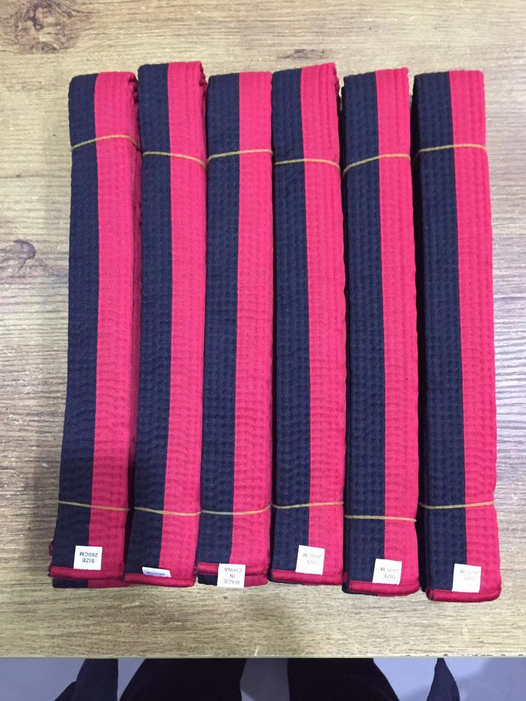 跆拳道腰带绣字黑带跆拳道道带色带白色红黑儿童成人通用带子厂家