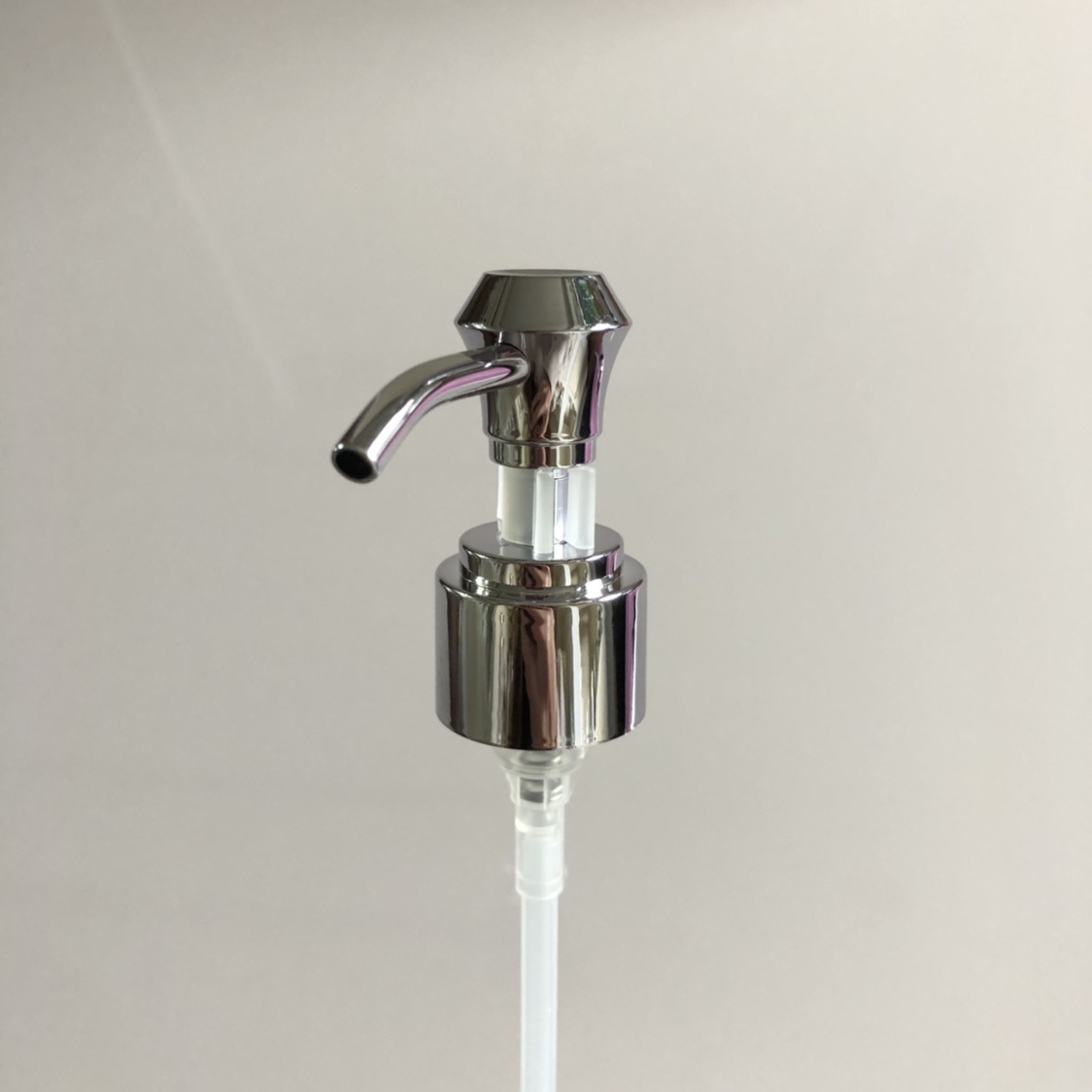专业按压式乳液泵头钻石头,abs材质塑料电镀亮银乳液泵头-阿里巴巴