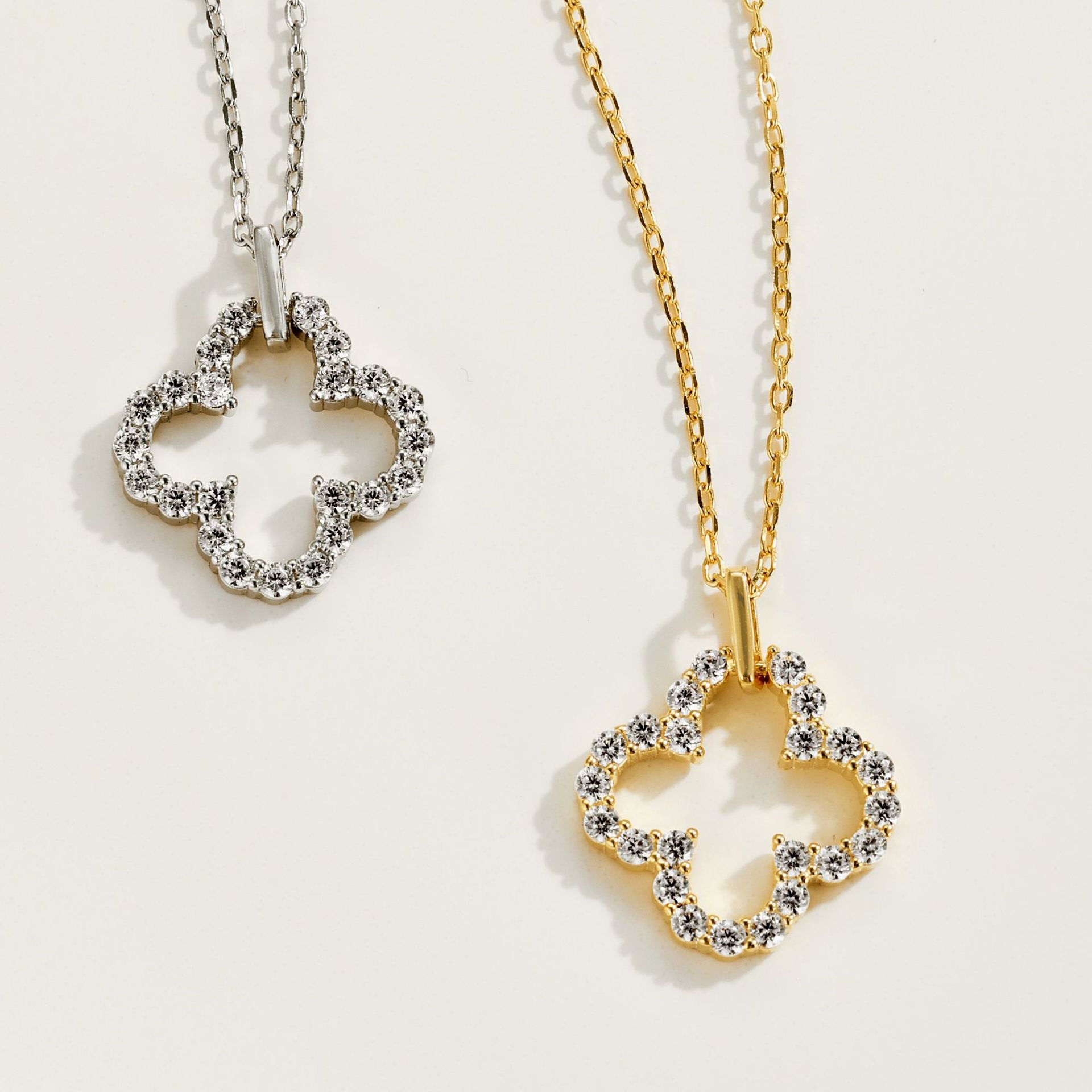 四叶草925纯银项链镂空锁骨链吊坠s镶锆石满花朵时尚女微钻设计