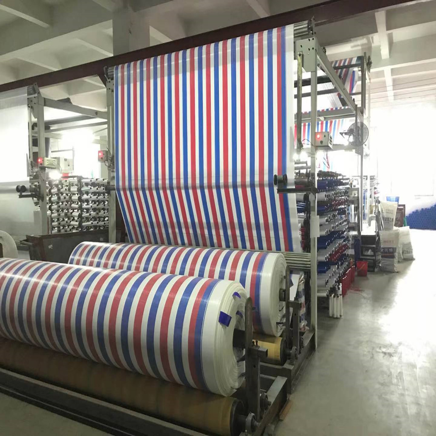 隔热pe彩条布户外防雨遮阳布塑料三色布厂家花油布装修篷布