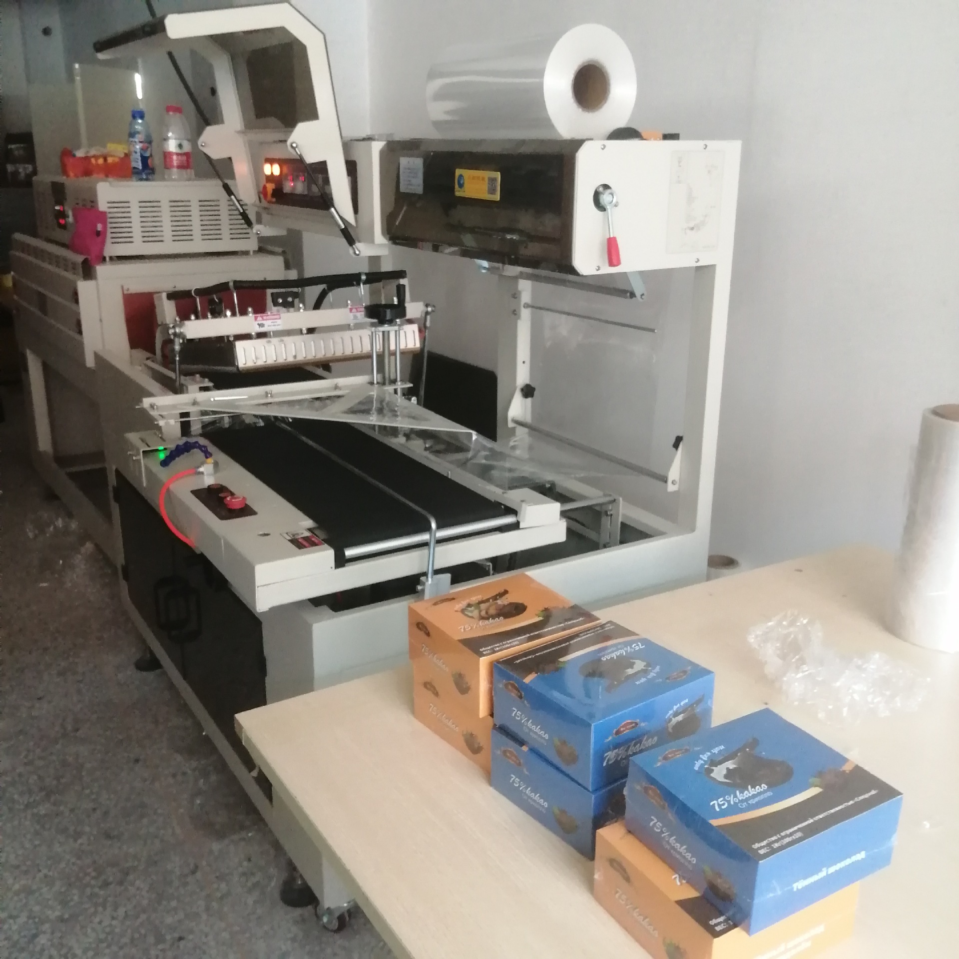 饼干包装机食品纸盒自动封切机彩盒封切机江西pof膜l型自动包装机