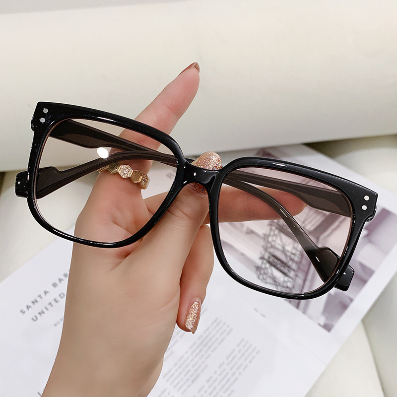 2024 New Korean Style Retro Men's and Women's Same Fashion Retro Square Frame Beige Chic Nail Personalized Sunglasses 332x