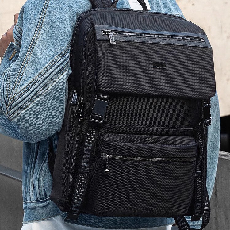 七匹狼狼族履途双肩包男士2023新款潮休闲旅行翻盖书包大容量背包