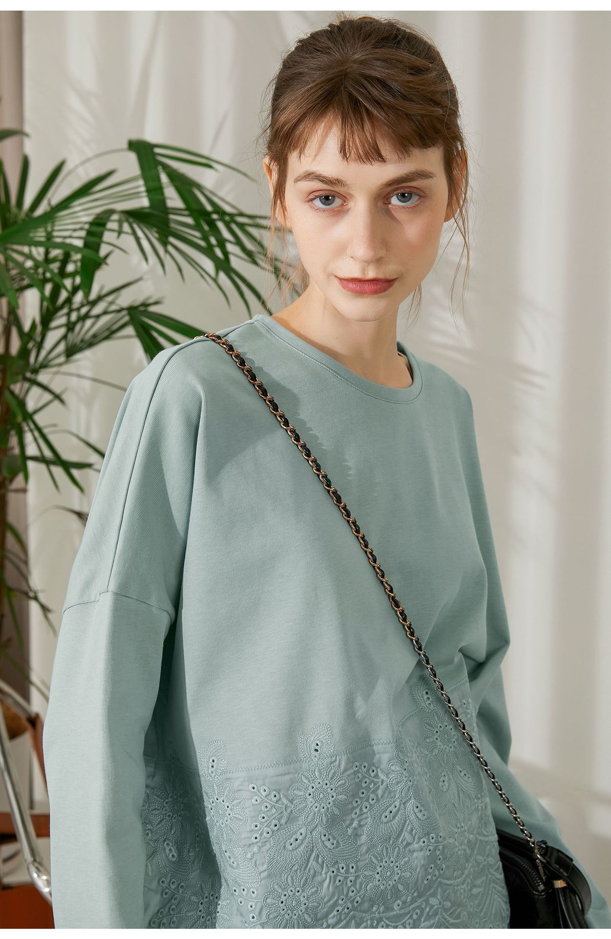 米可帛恩秋季新款女装重工精致绣花卫衣t恤新疆棉长袖上衣83789