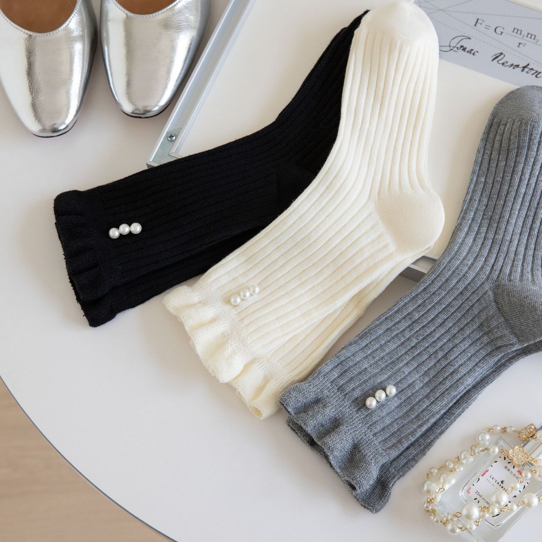 雀米家气质美女秋冬新款珍珠配饰甜美袜子棉质中筒女袜诸暨批发