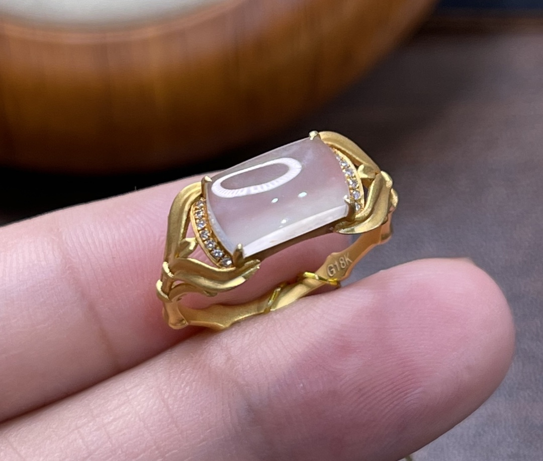 18k金高冰天然翡翠a货马鞍戒指女礼物缅甸正料意境雪花棉起光