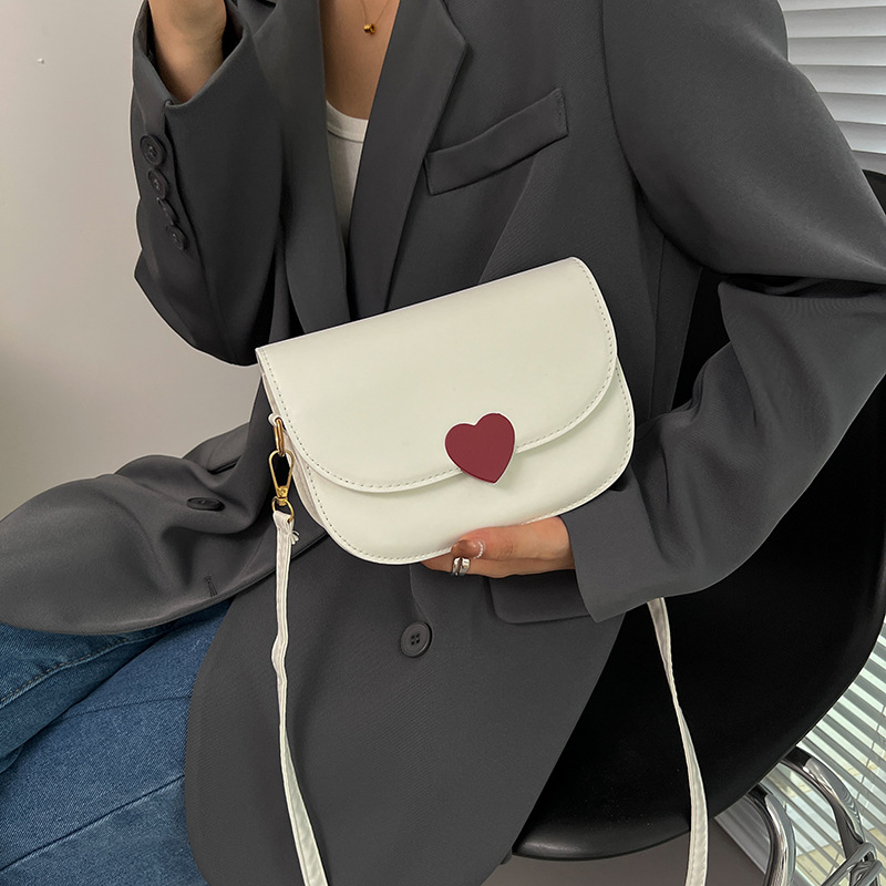 Cross-Border Women's Bag Korean Fashion 2023 Spring New Fashionable Small Square Bag Gentle Love Heart Simplicity Shoulder Messenger Bag