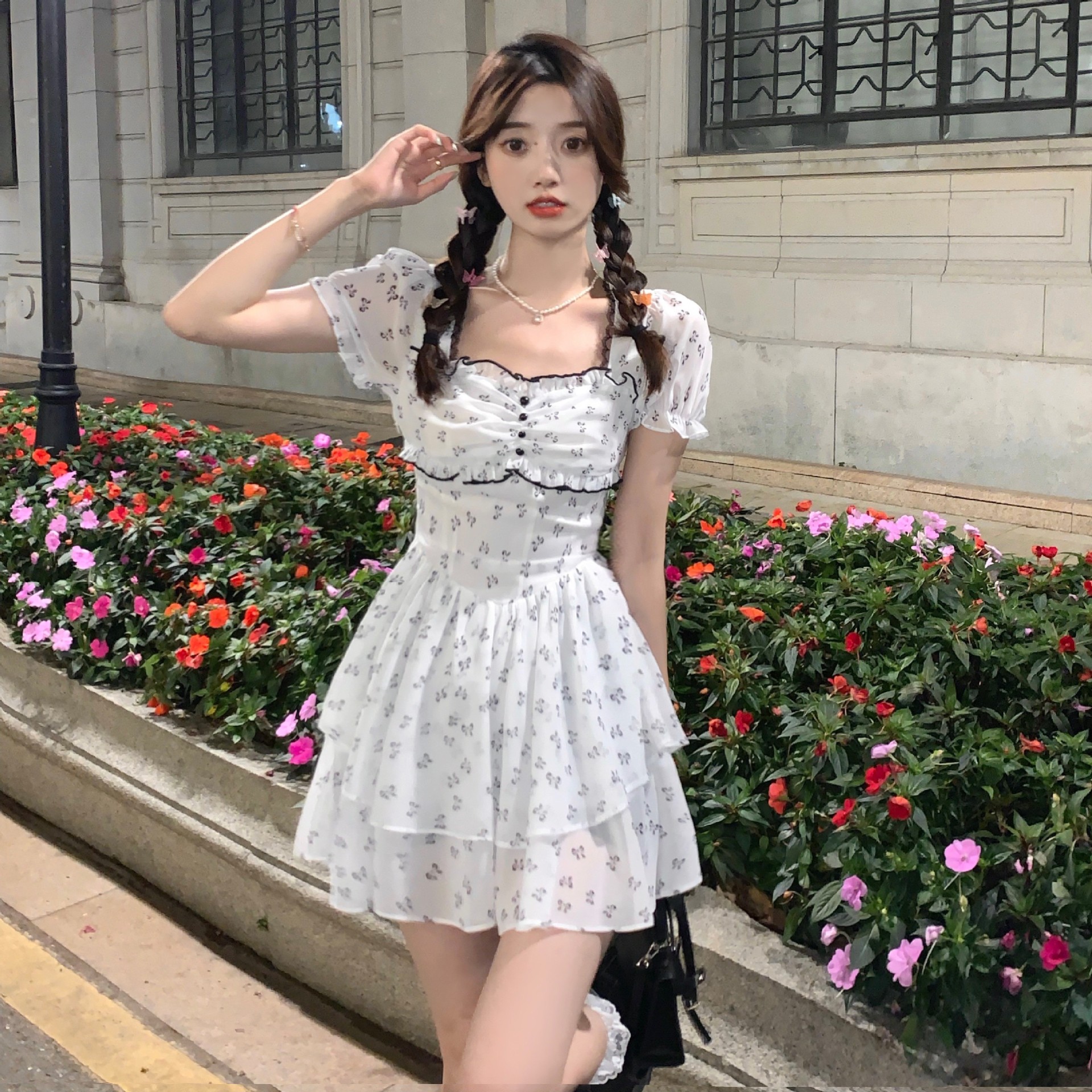 2022夏季新款法式气质性感辣妹风漏背方领a字蛋糕裙短袖连衣裙女