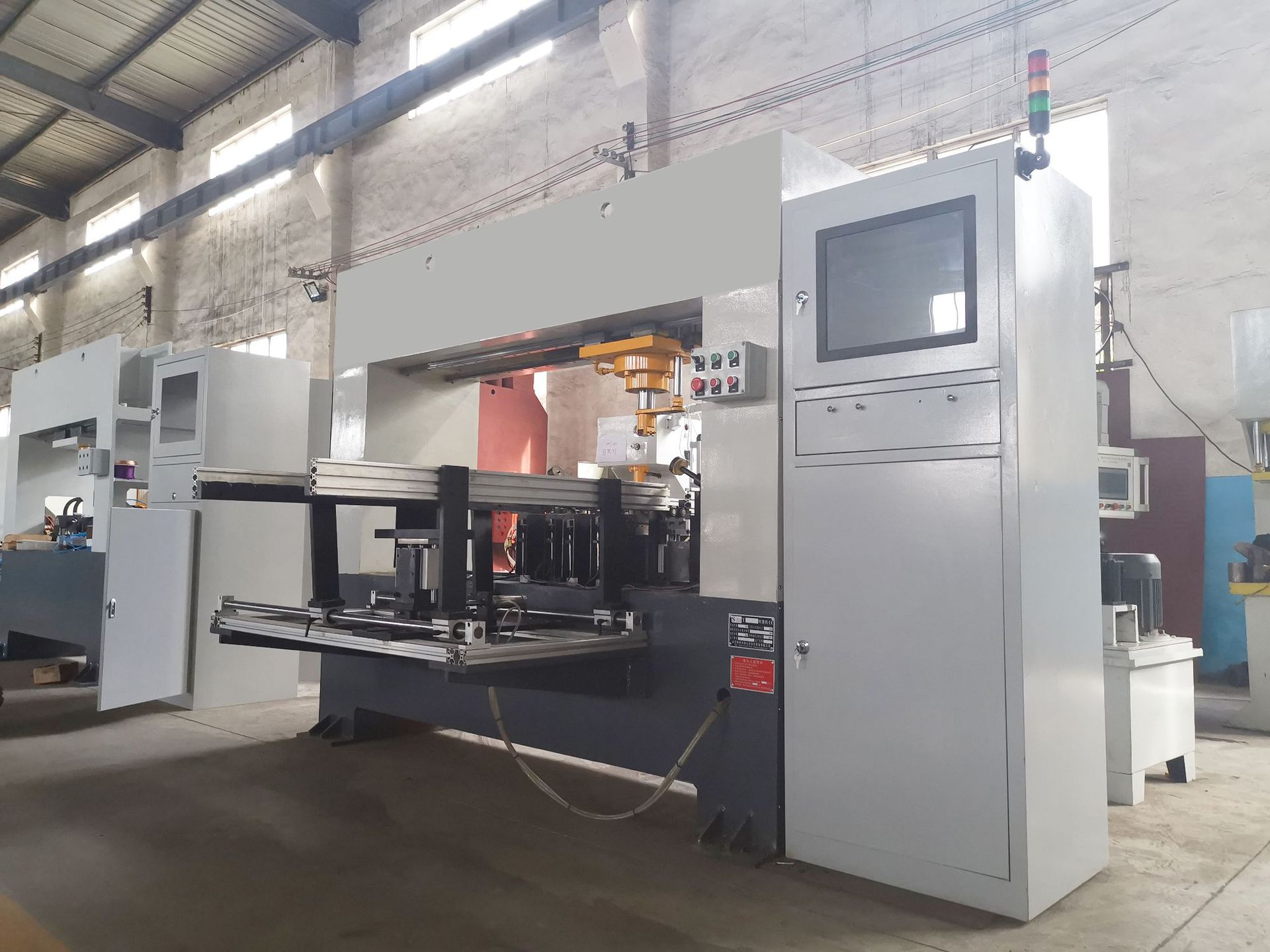 全自动端盖轴矫直机六方轴精密校直机自动检测六光棒矫直机