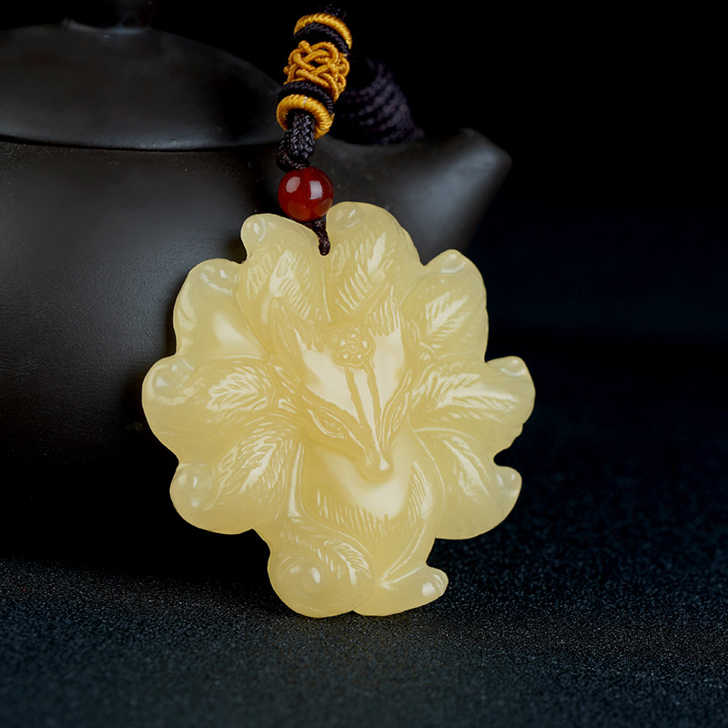 米黄玉狐狸九尾狐玉牌子吊坠挂件女款玉石挂坠毛衣链挂链项链玉坠