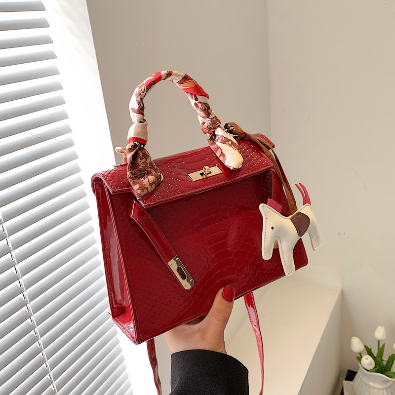 Silk Scarf Kelly Bag for Women 2023 New Fashion Personalized Handbag Commuter Women's Bag Messenger Bag with Pendant