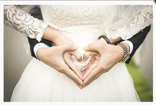 浪漫情侣婚礼爱心双手势拥抱人物钻石画