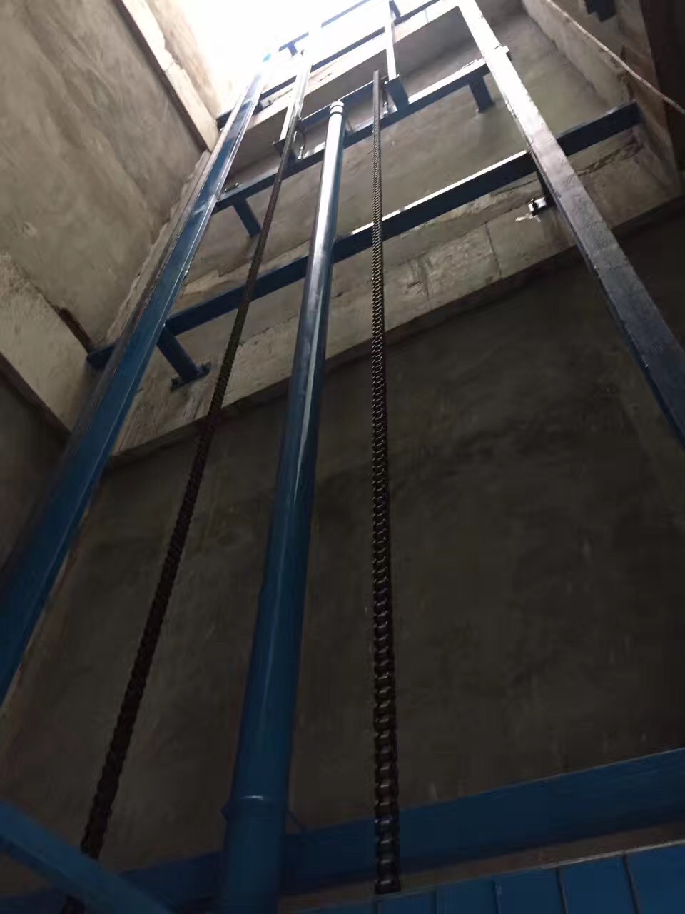 广州白云区4层楼房货梯厂房升降机升高12.5米厂家定做-阿里巴巴