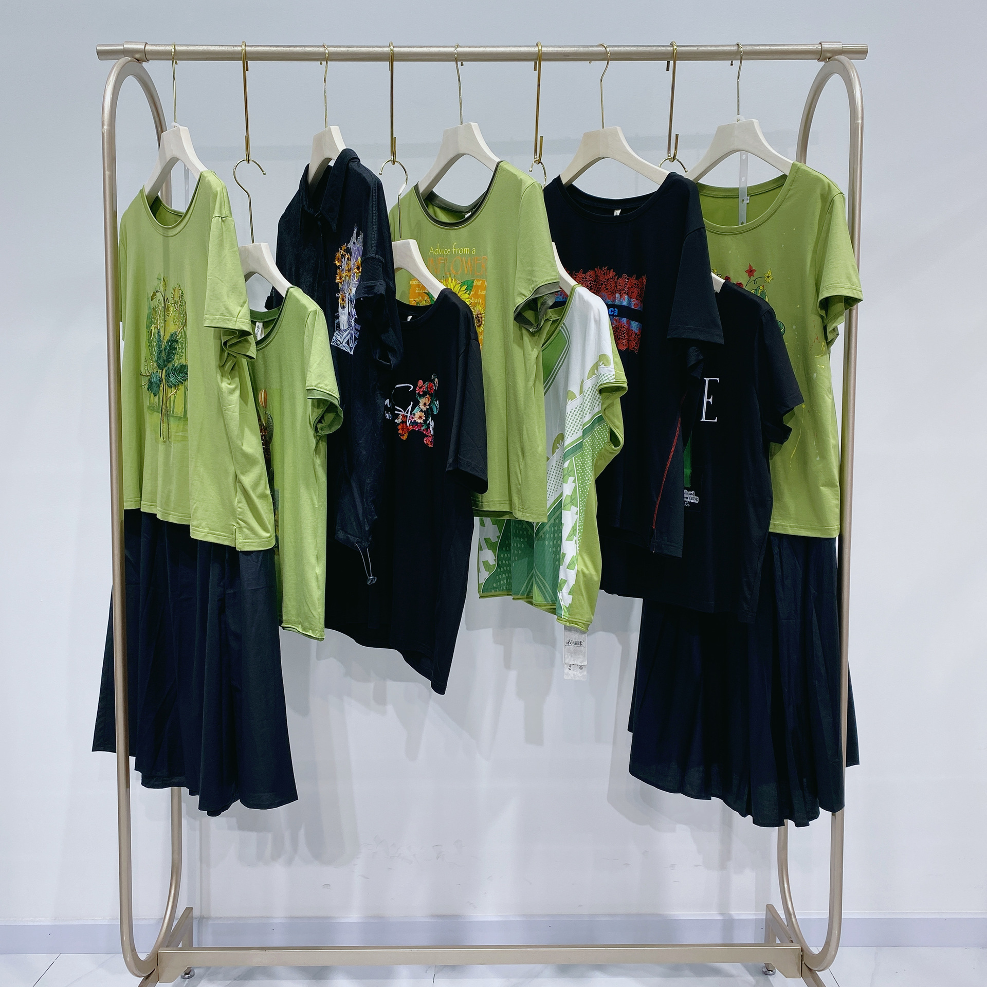 衣之庄园2021夏季新款品牌折扣女装中高端印花刺绣上衣女装淘货源