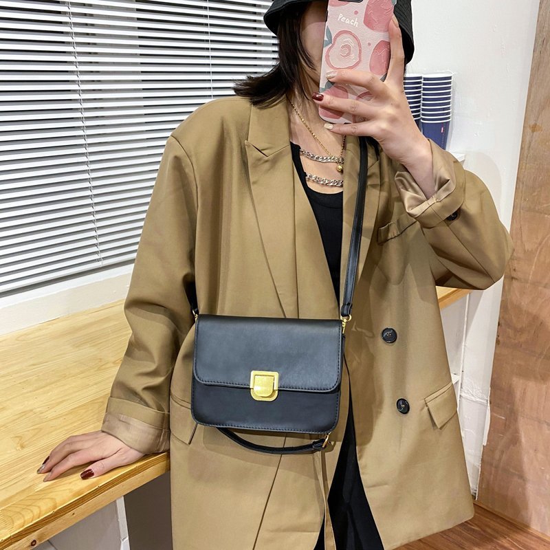 Spring 2021 New Crossbody Bag Retro Shoulder Bag Trendy Fashion Twist Lock Underarm Women's Bag Simple Small Square Bag