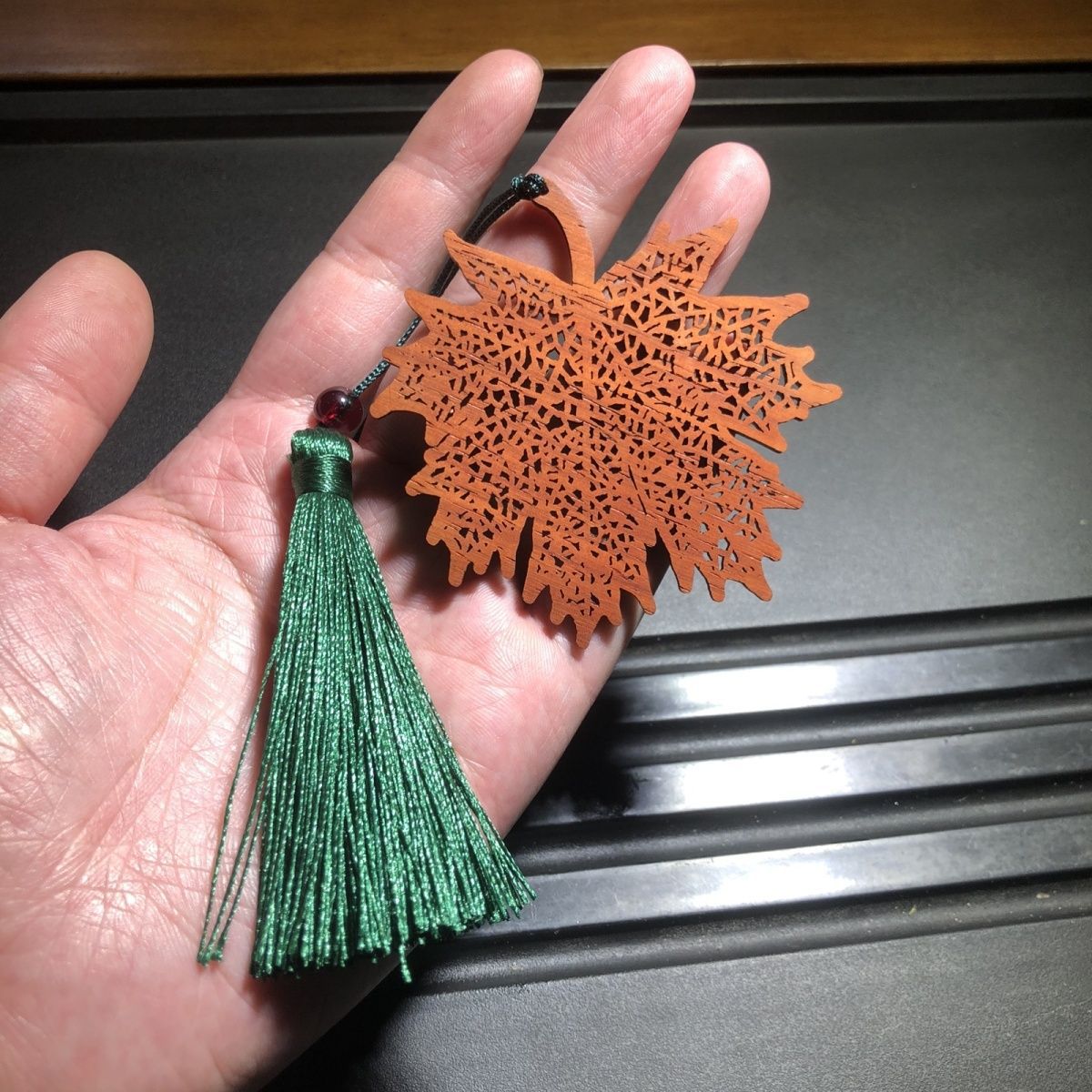 红檀木木作镂空精雕刻枫叶款书签木雕小礼品复古中式原木工艺品