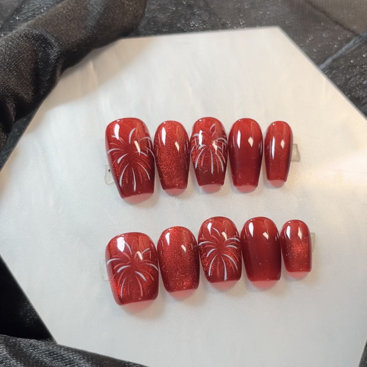 纯手工光疗穿戴甲新年烟火红色烟花美甲酒红车厘子显手白秋冬新年