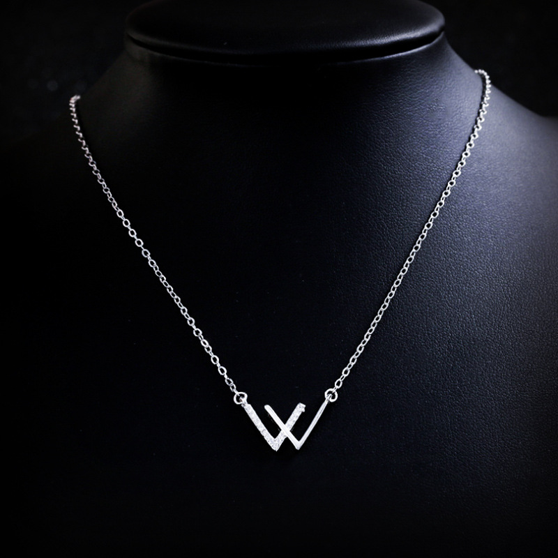 字母w项链轻奢小众设计感ins冷淡风网红简约女锁骨链2020年新款潮