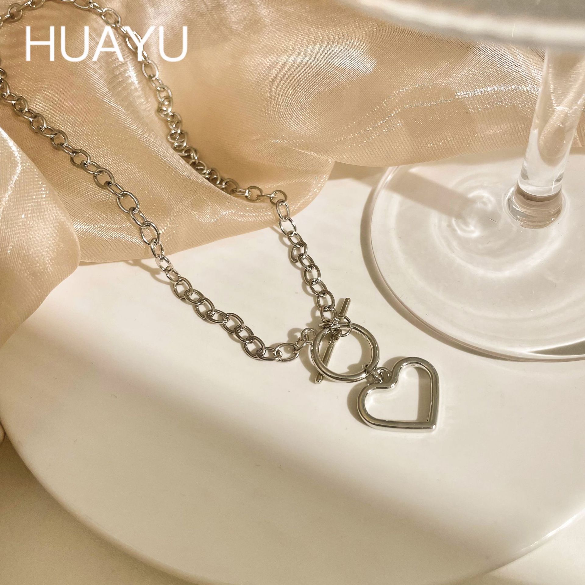 爱心锁链项链女小众2021年新款网红锁骨链ins嘻哈设计感颈链配饰