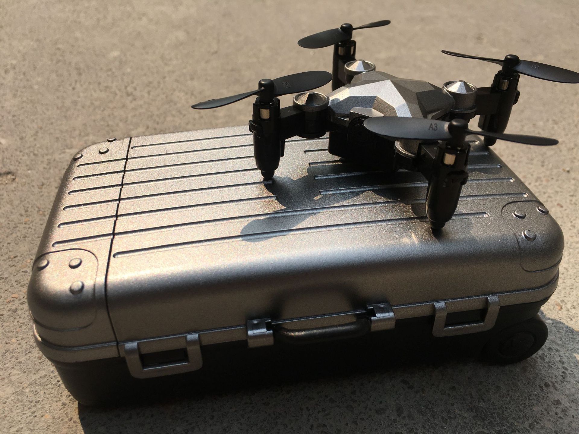 跨境行李箱航模四轴飞机无人航拍大孩子玩具drones遥控迷你无人机