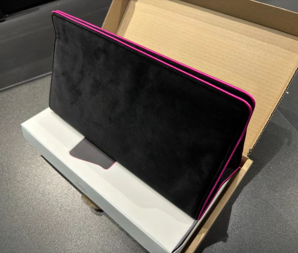 我们是工厂发货 货源长期稳定eu uk us 提供版本客户服务 :dyson737金