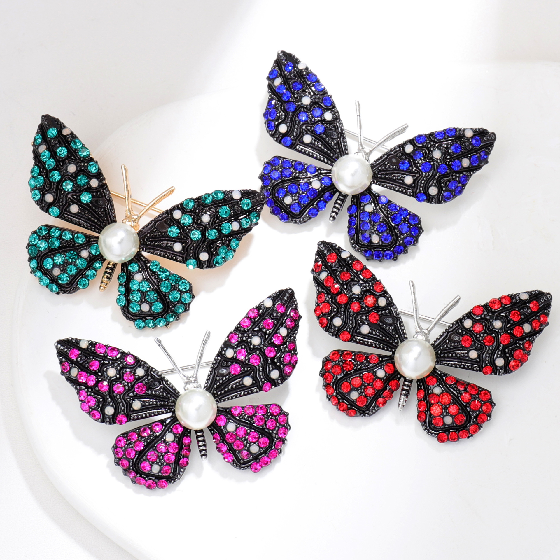 Brooch Factory Wholesale Insect Series Brooch Vintage Butterfly Painted Dripping Pearl Rhinestone Pin Clothing Accessories