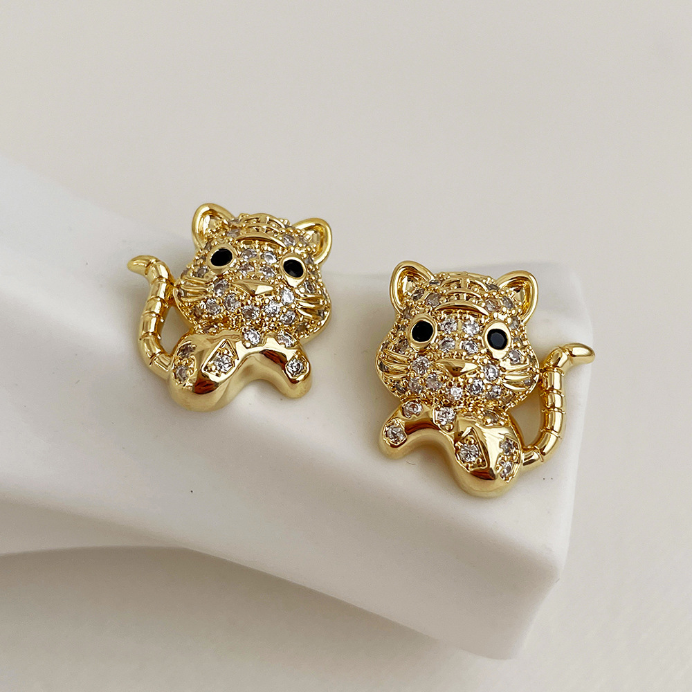 2022新款重工微镶锆石小老虎耳环女简约个性本命年创意耳钉耳饰品