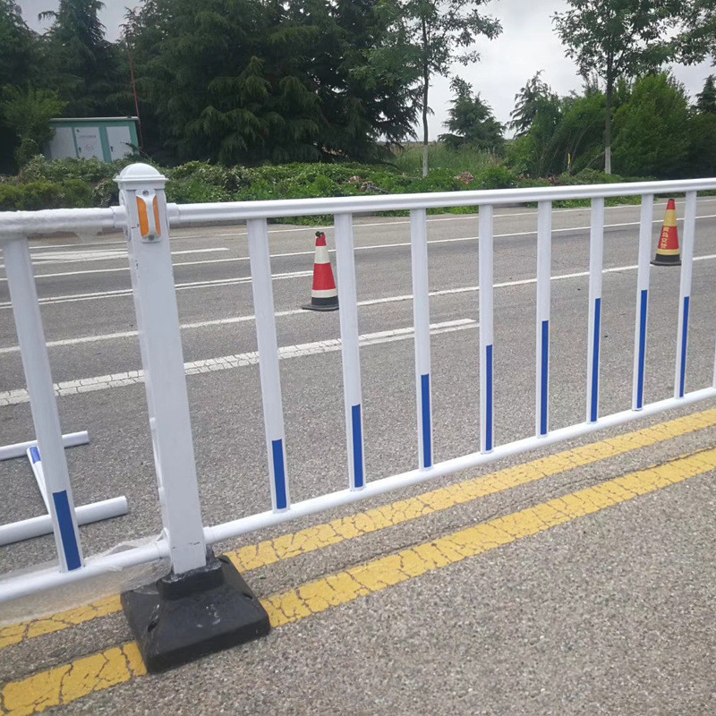 桥梁常用护栏 市政护栏 道路中央隔离防护栏道路人行道分流路护栏