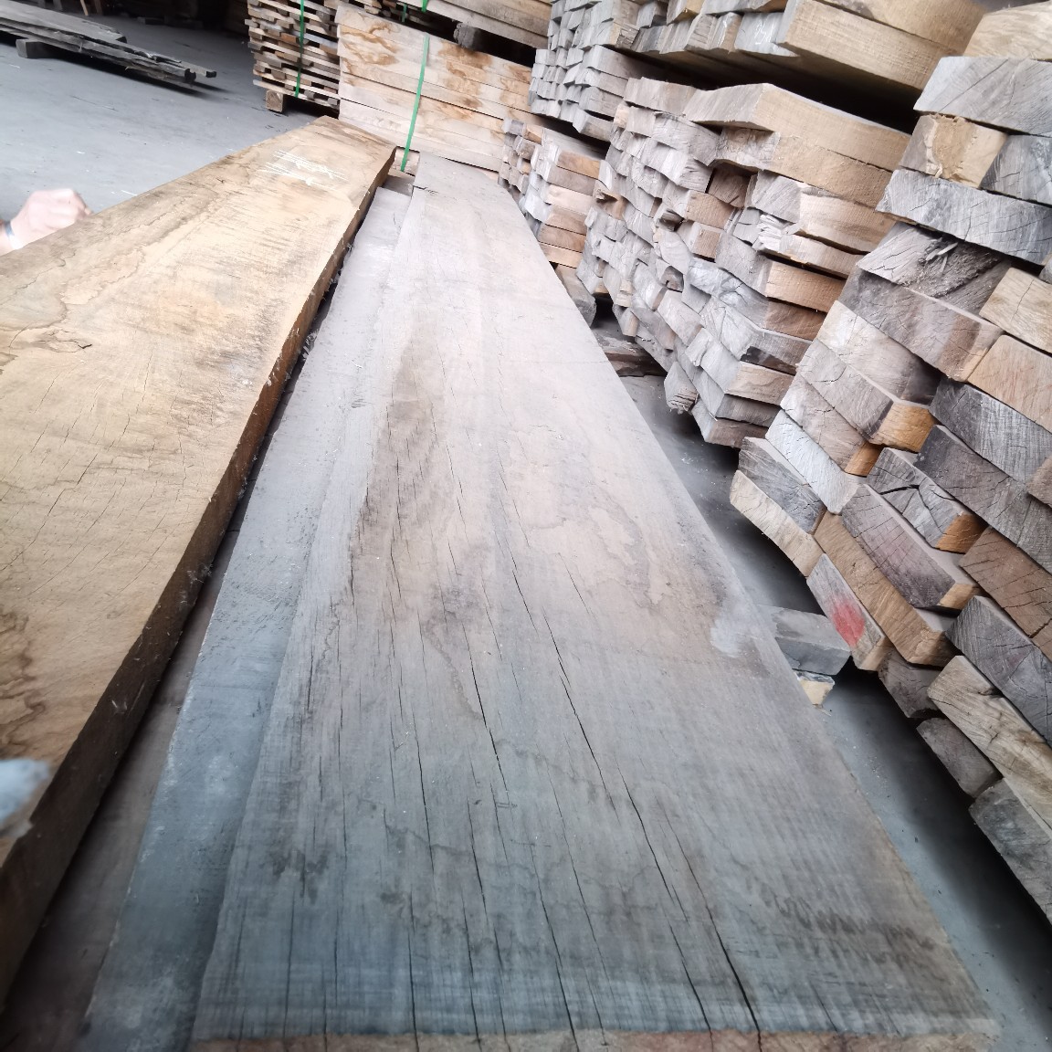 柞木大板长3米 款到发货不易劈裂东北硬杂木大宽板甩卖500元