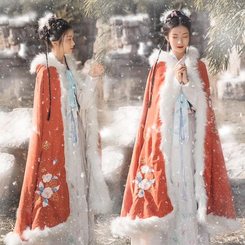 斗篷女古风秋冬