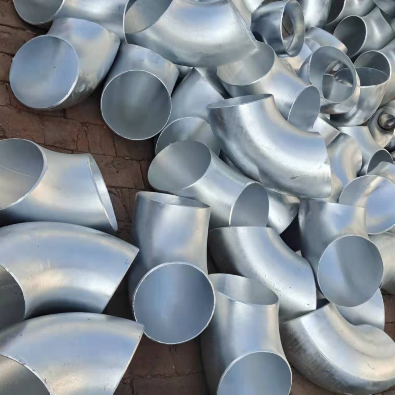 厂家现货供应冷镀锌弯头90度热镀锌弯头45度热镀锌弯头热镀锌弯头