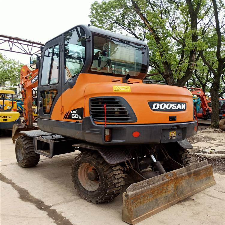 二手斗山60轮胎轮式挖掘机