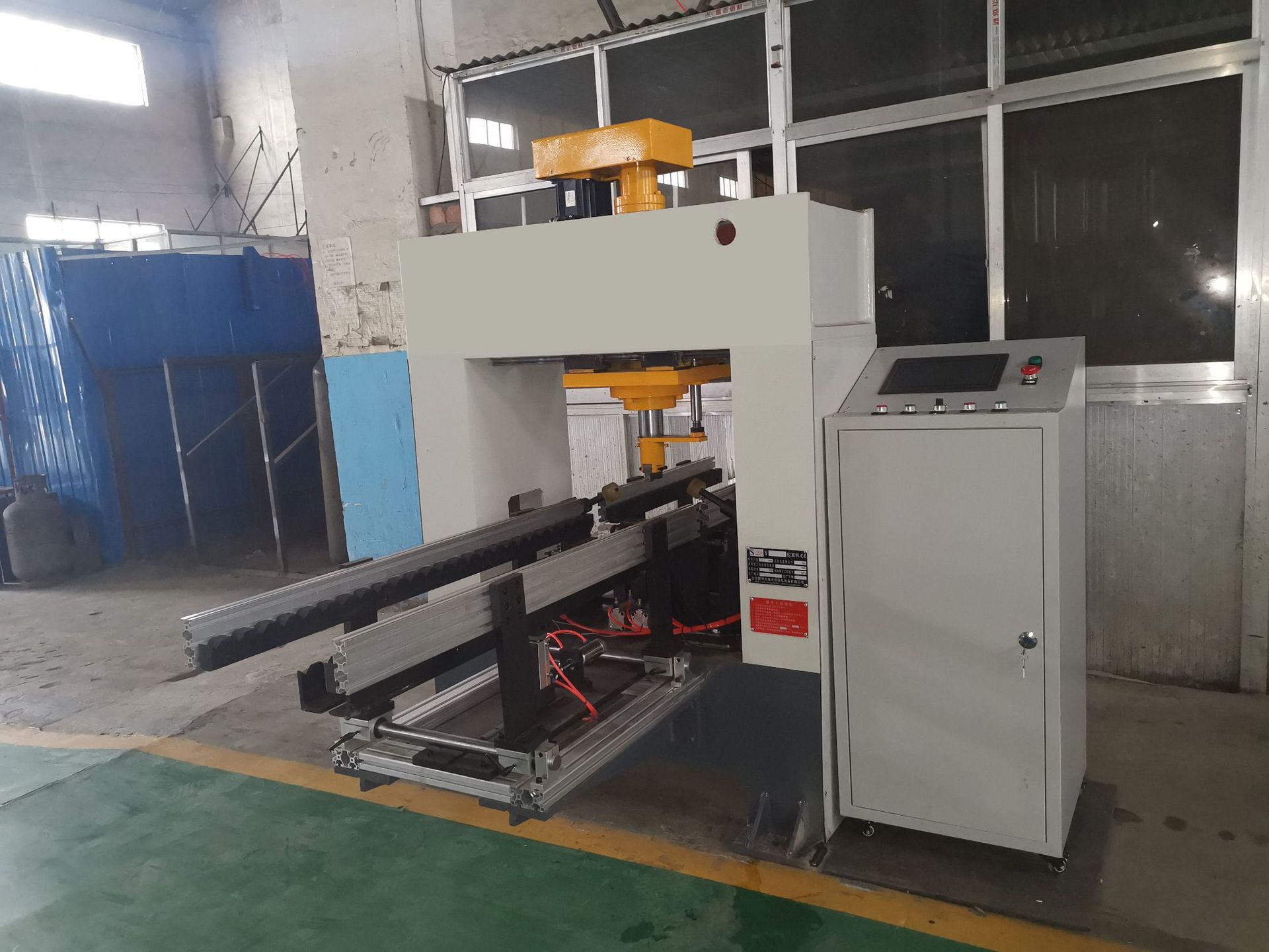 全自动端盖轴矫直机六方轴精密校直机自动检测六光棒矫直机