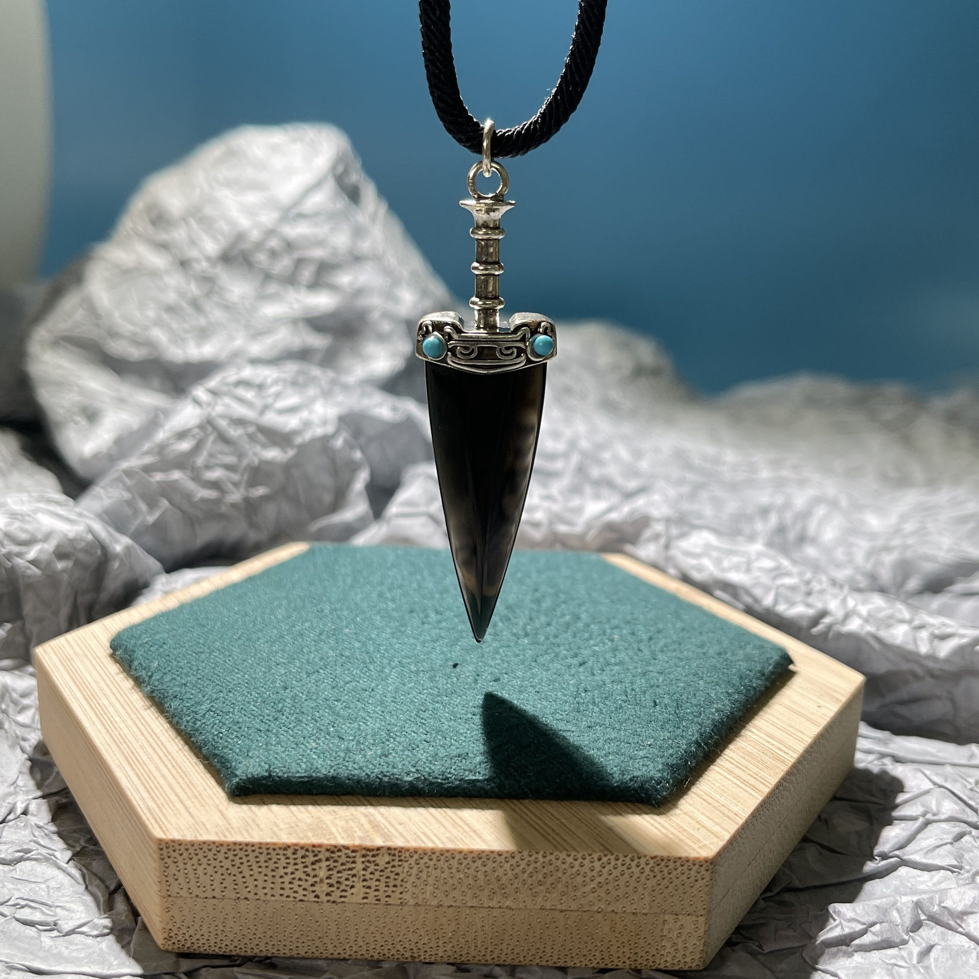 创意饰品黑曜石吊坠复古饰品吊坠剑匕首欧美跨境饰品时尚珠宝古银