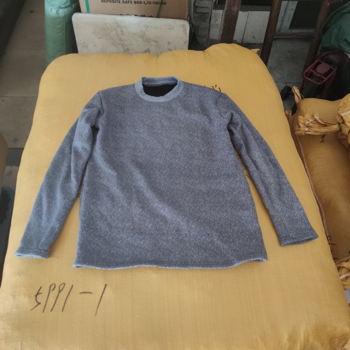 1元2元服装库存尾货 工厂家低价清仓处理批发 男装衣服按斤吨堆卖