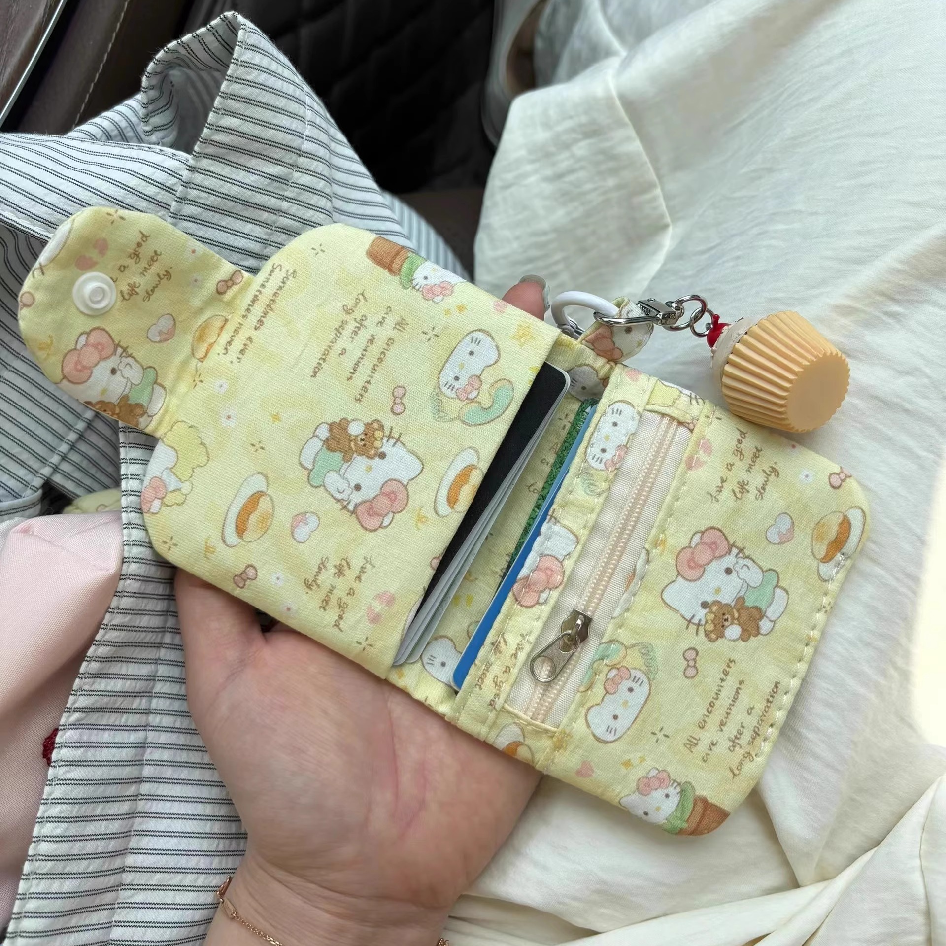 新款可爱凯蒂猫可挂件小狗卡包多层零钱包帆布耳机包收纳包随身包